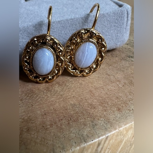 1928 Brand Moonstone Gold Tone Oval Drop Earrings Leverback Vintage 80’s USA - Picture 2 of 10
